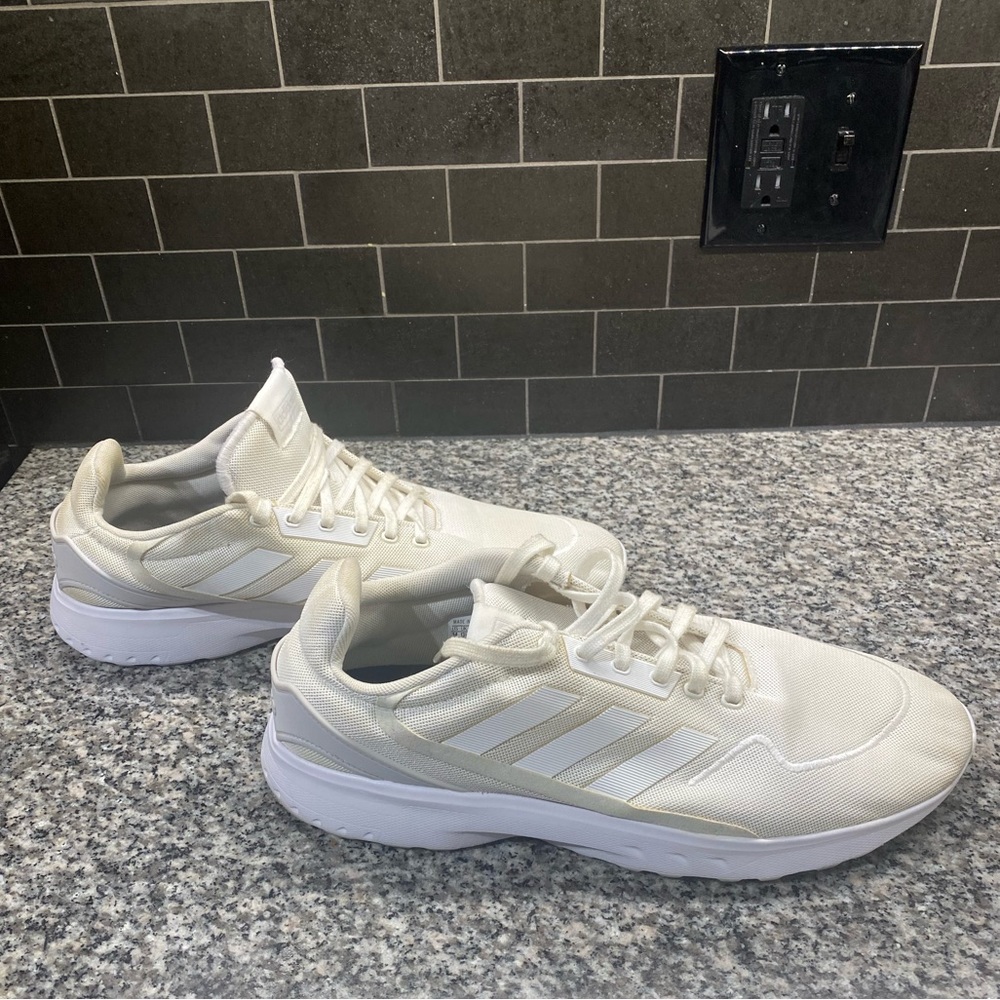 Adidas Men’s Track Sneaker Size 14. - Picture 4 of 9